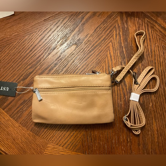 Nice Quilted Silver Hardware Wristlet Detachable Adjustable Strap Bag! - Picture 2 of 16